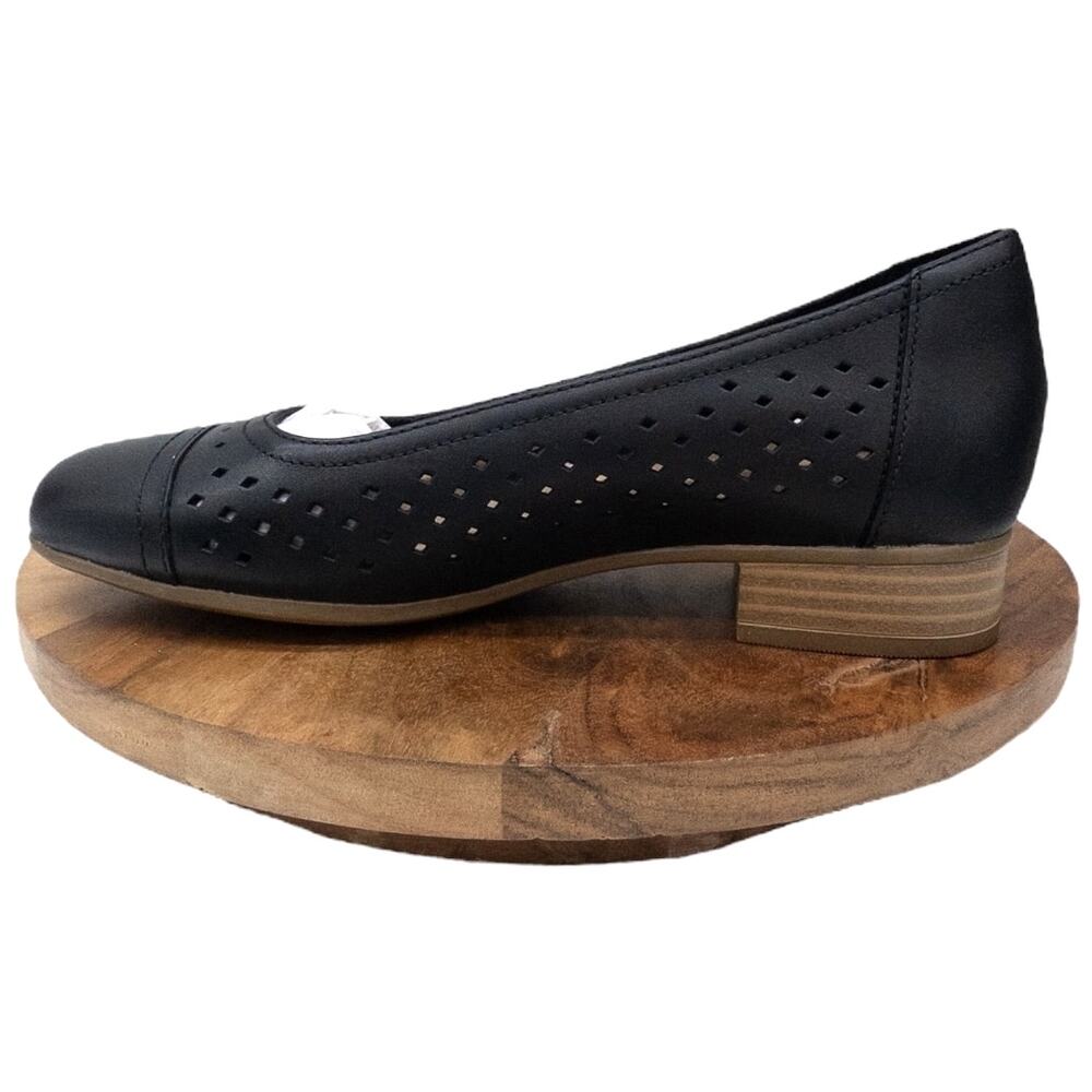 Clarks Women's Black Juliet Cedar Ballet Flat Size 5 Round Toe
